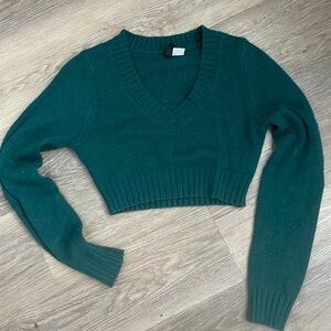 Cropped extra small green sweater